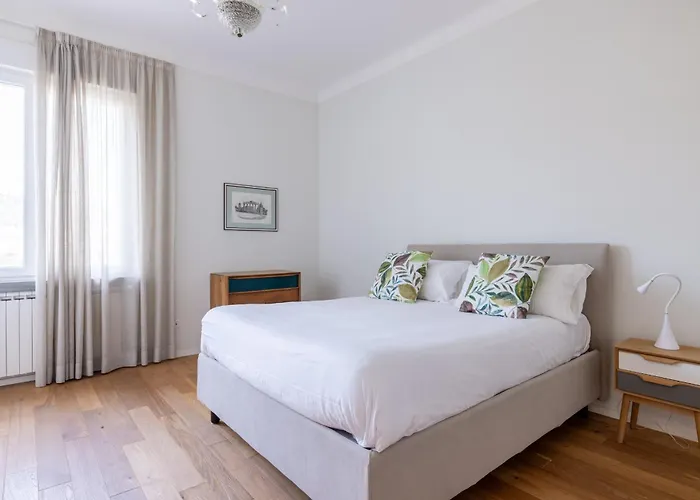 Apartment Floor With Rooftop Terrace Near St. Peter *