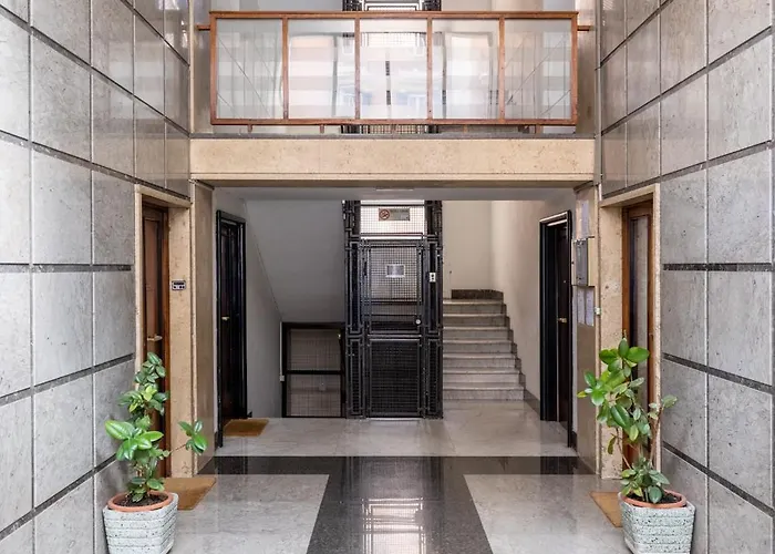 Floor With Rooftop Terrace Near St. Peter Apartment *